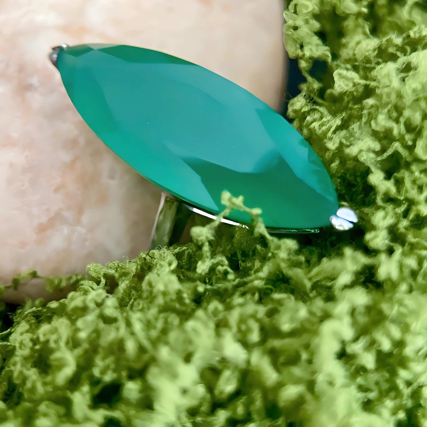 Emerald Grace: Green Agate Statement Ring in 925 Sterling Silver