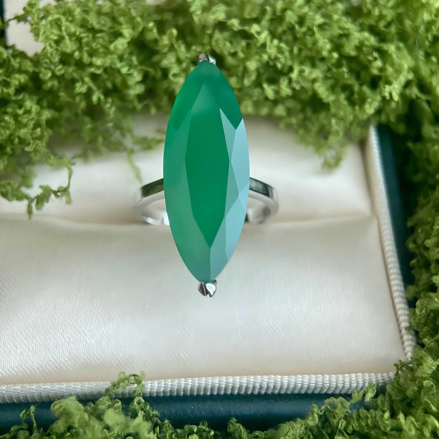 Emerald Grace: Green Agate Statement Ring in 925 Sterling Silver