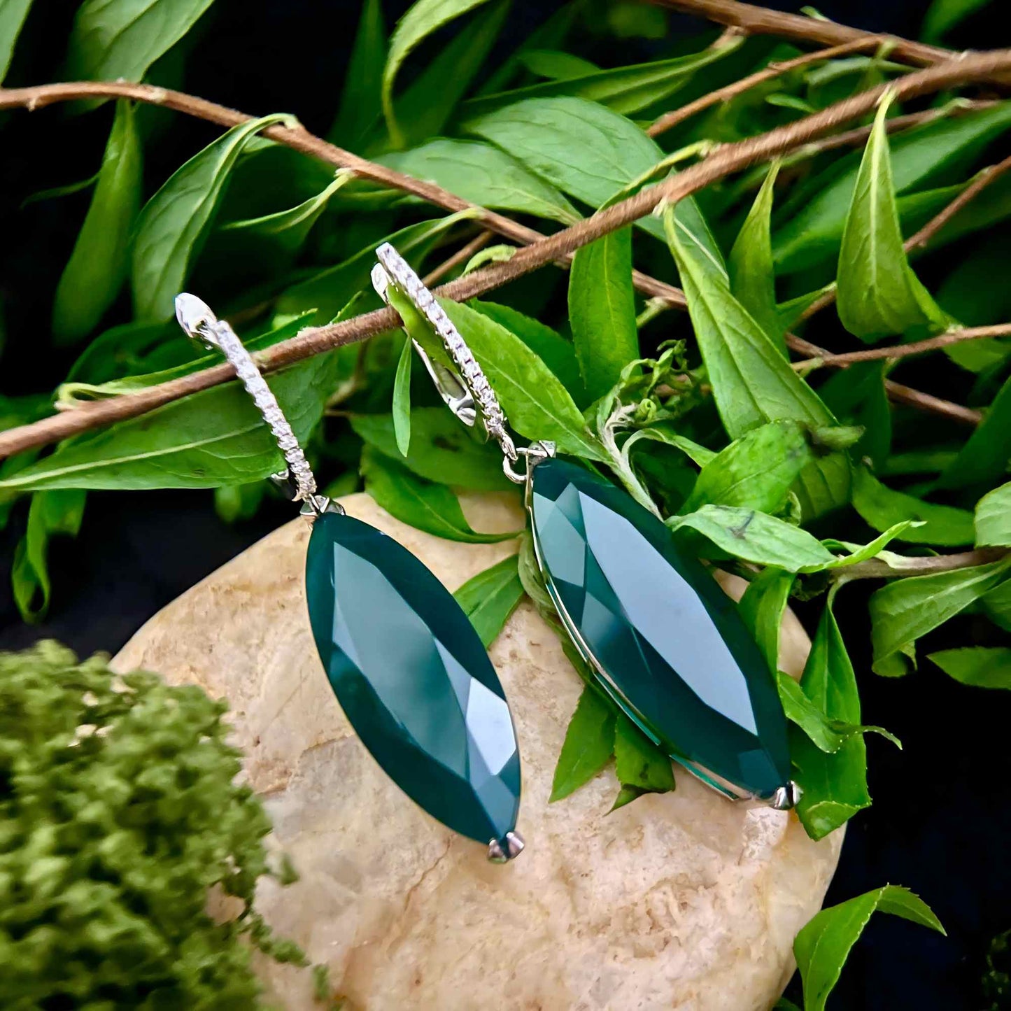 Emerald Grace: Green Agate Drop Earrings in 925 Sterling Silver - Sound of Flowers