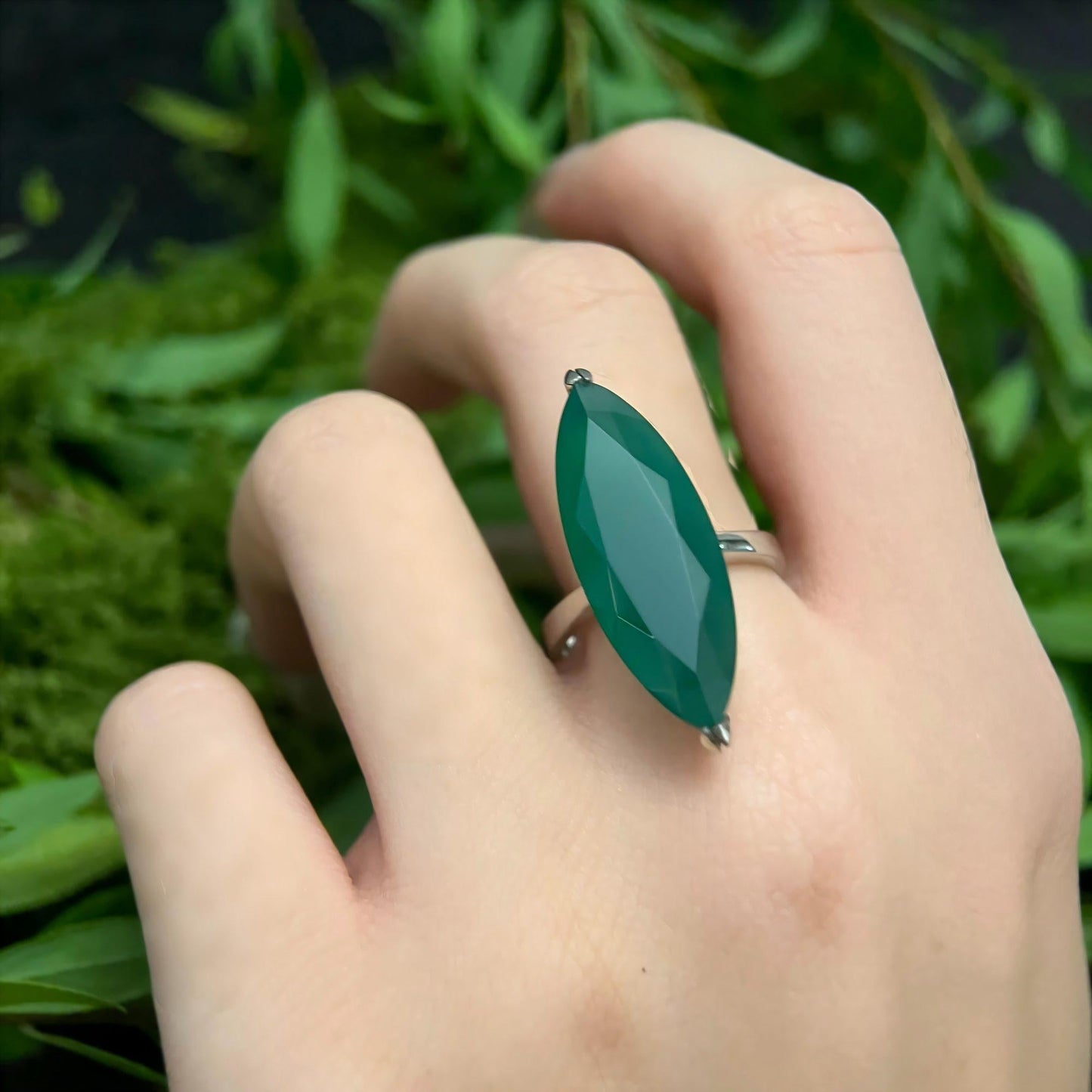 Emerald Grace: Green Agate Statement Ring in 925 Sterling Silver - Sound of Flowers