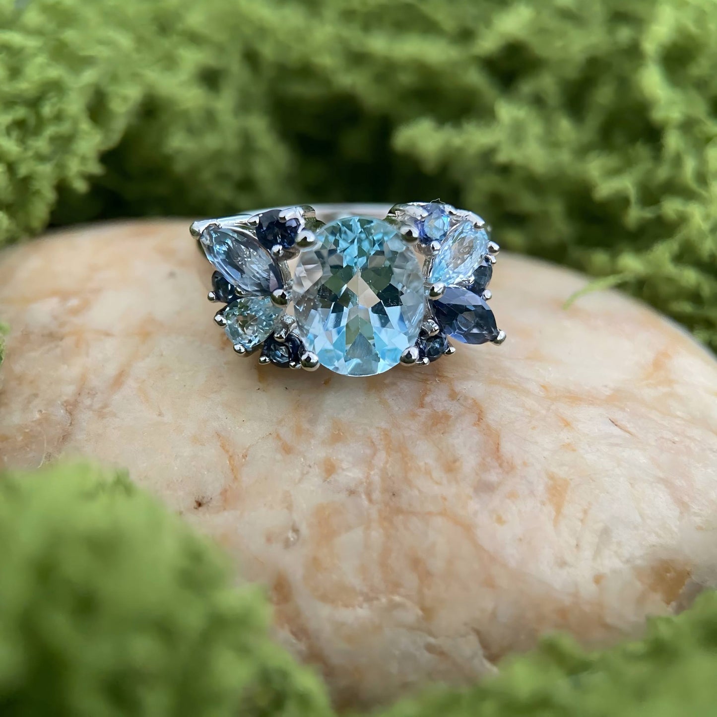 Crystal Lake Bloom – Blue Topaz Floral Cluster Ring in 925 Sterling Silver - Sound of Flowers