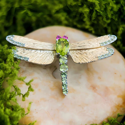 Garden Gleam – Peridot Dragonfly Brooch - Sound of Flowers