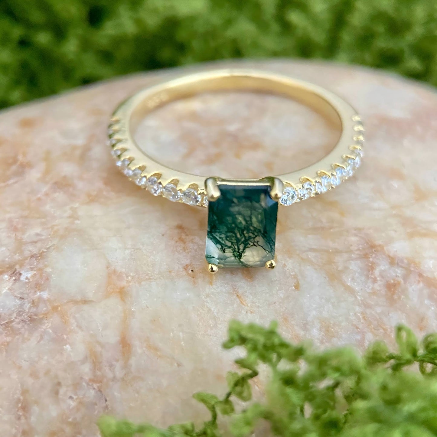 Moss Reverie – Twilight Stream Natural Agate Ring in Gold Vermeil over 925 Silver - Sound of Flowers