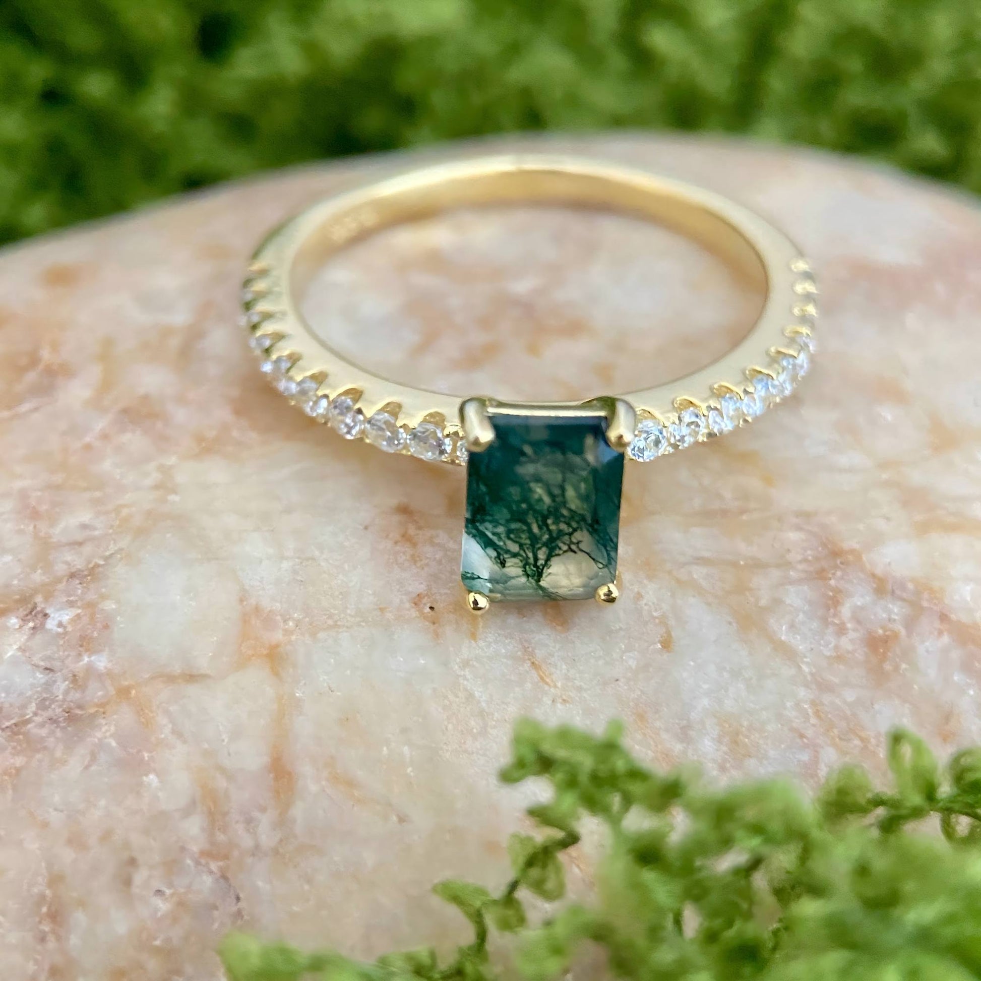 Moss Reverie – Twilight Stream Natural Agate Ring in Gold Vermeil over 925 Silver - Sound of Flowers